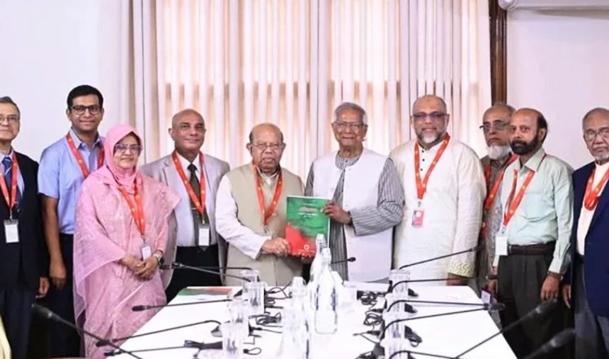 পূর্বানুমতি ছাড়া চিকিৎসক ও স্বাস্থ্যকর্মী গ্রেপ্তার না করার সুপারিশ করেছে স্বাস্থ্যখাত সংস্কার কমিশন